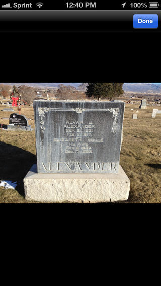 Une pierre tombale photographiée avec l'application BillionGraves (cliquez pour agrandir). 