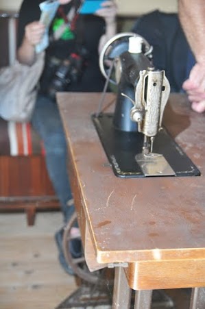 Bild: Selbst versteckt arbeitete Savvas weiterhin als Schneider für die Inselgemeinde und verwendete dafür diese Nähmaschine.