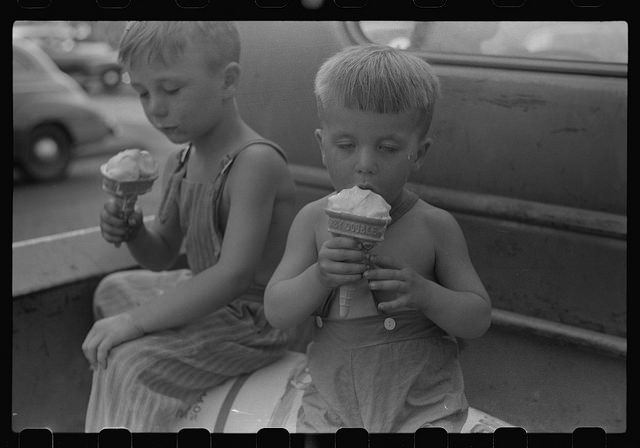 Farm boys eating ice-cream cones, July 1941 (Credit: Library of Congress)