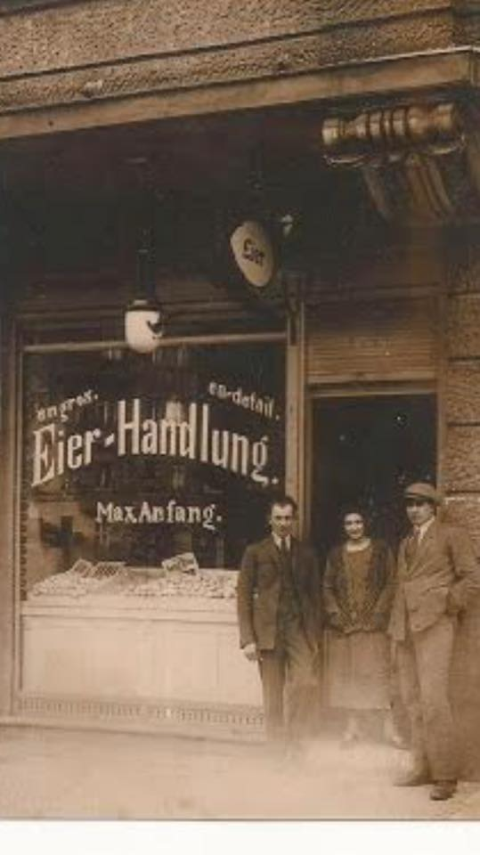 Max Anfang (izquierda) en Berlín, antes de viajar a Argentina ( foto cedida por su hija ).