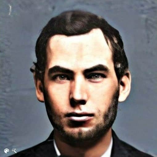 Nahaufnahme des Gesichts von John Bayer aus dem Album, koloriert und verbessert mit MyHeritage