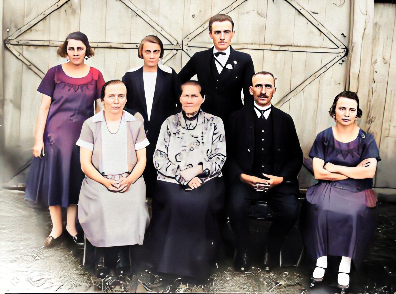 Becky’s grandmother’s parents, Antonina and Walenty Nowosadski, and their children who stayed in Poland. Photo enhanced and colorized by MyHeritage