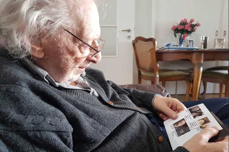 Holocaust Survivor Sees Family Photos for the First Time