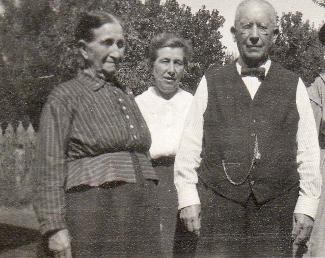 Del’s great-grandmother, Ida Britton, with her parents Effie and Thomas. Thomas was a veteran of the Civil War.