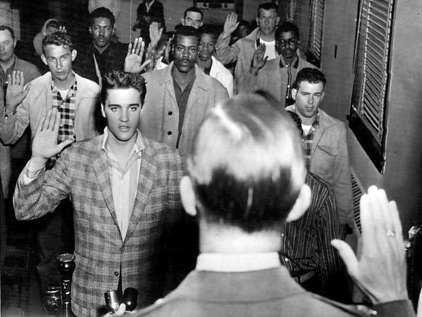 Elvis börjar sin armétjänst, 1958
