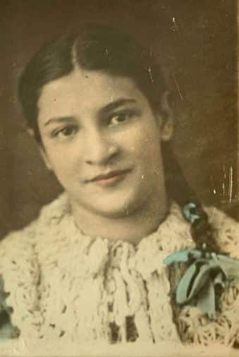 Fania (Francesca). Foto verbeterd en kleuren hersteld door MyHeritage