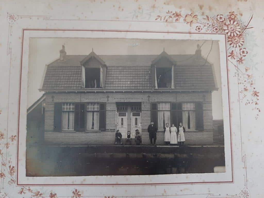  The parental home of Hans' grandmother, on the Uiterweg in Aalsmeer.