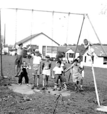 City kids (c1950s) enjoy the summer in the country at Kauneonga Park!