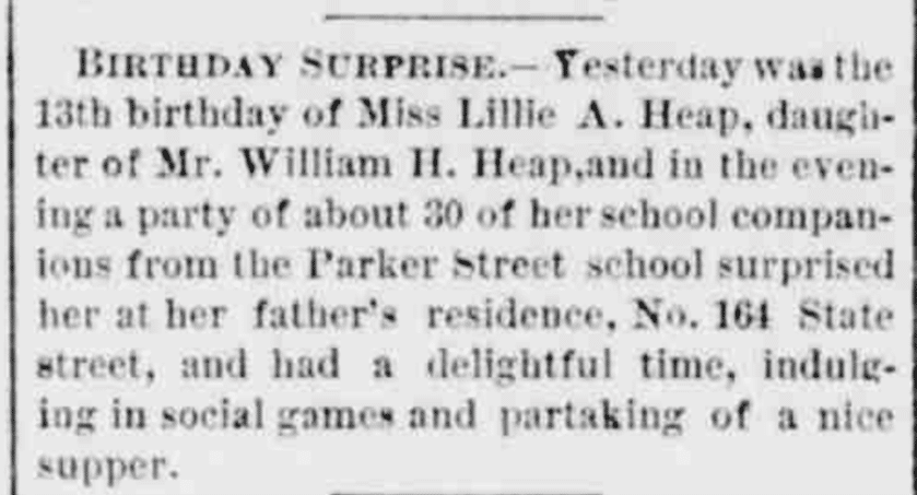 “Surpresa de Aniversário, 13º Aniversário da Srta. Lillie A. Heap”, artigo de jornal, The Evening Standard (New Bedford, Massachusetts), 17 de dezembro de 1885, p. 4, col. 4.