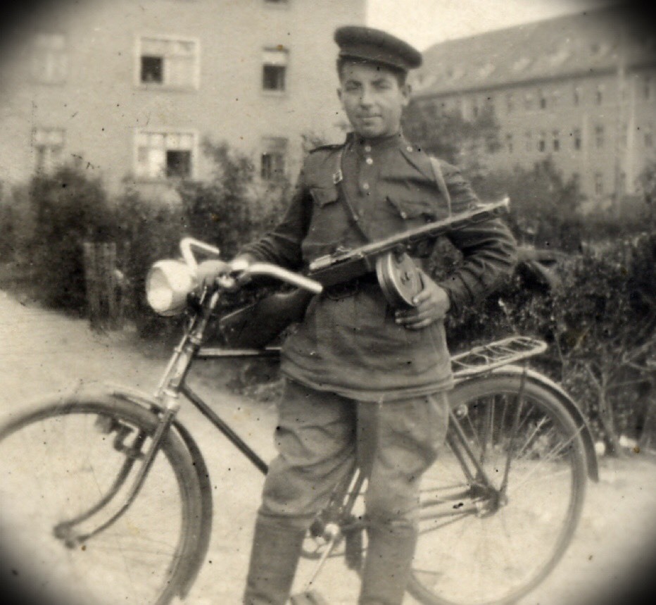 Henry’s father, Simha Zanzer, during his service in WWII. Photo colorized and enhanced by MyHeritage