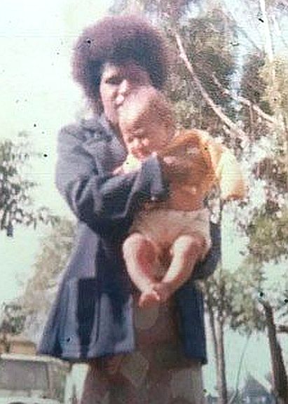 Susie, 4 månader , med sin mamma