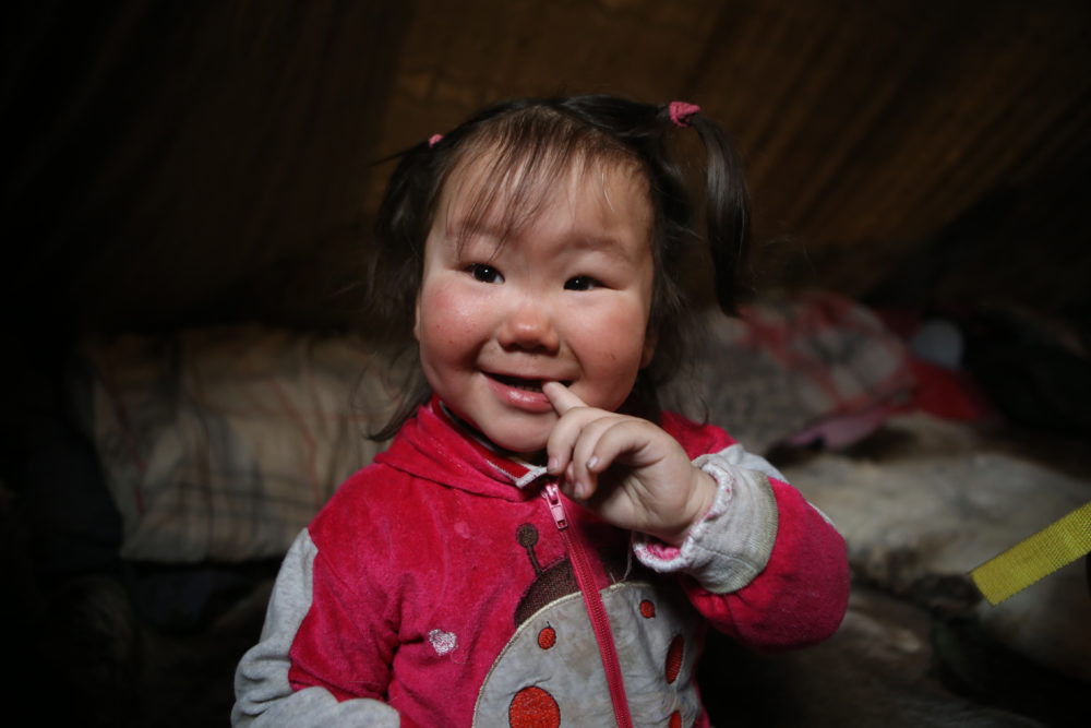 Een driejarig meisje van de familie Serotteto.