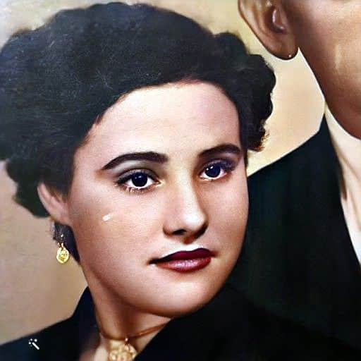Vicenta als junge Frau. Foto repariert, verbessert und koloriert von MyHeritage