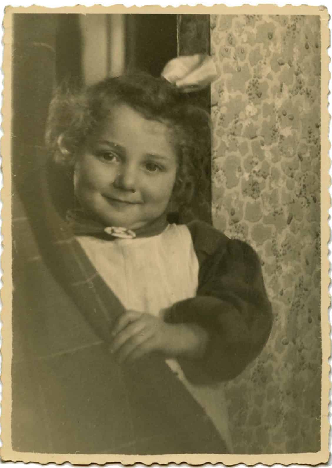 Wanda Wojciekiewicz, age 4-5