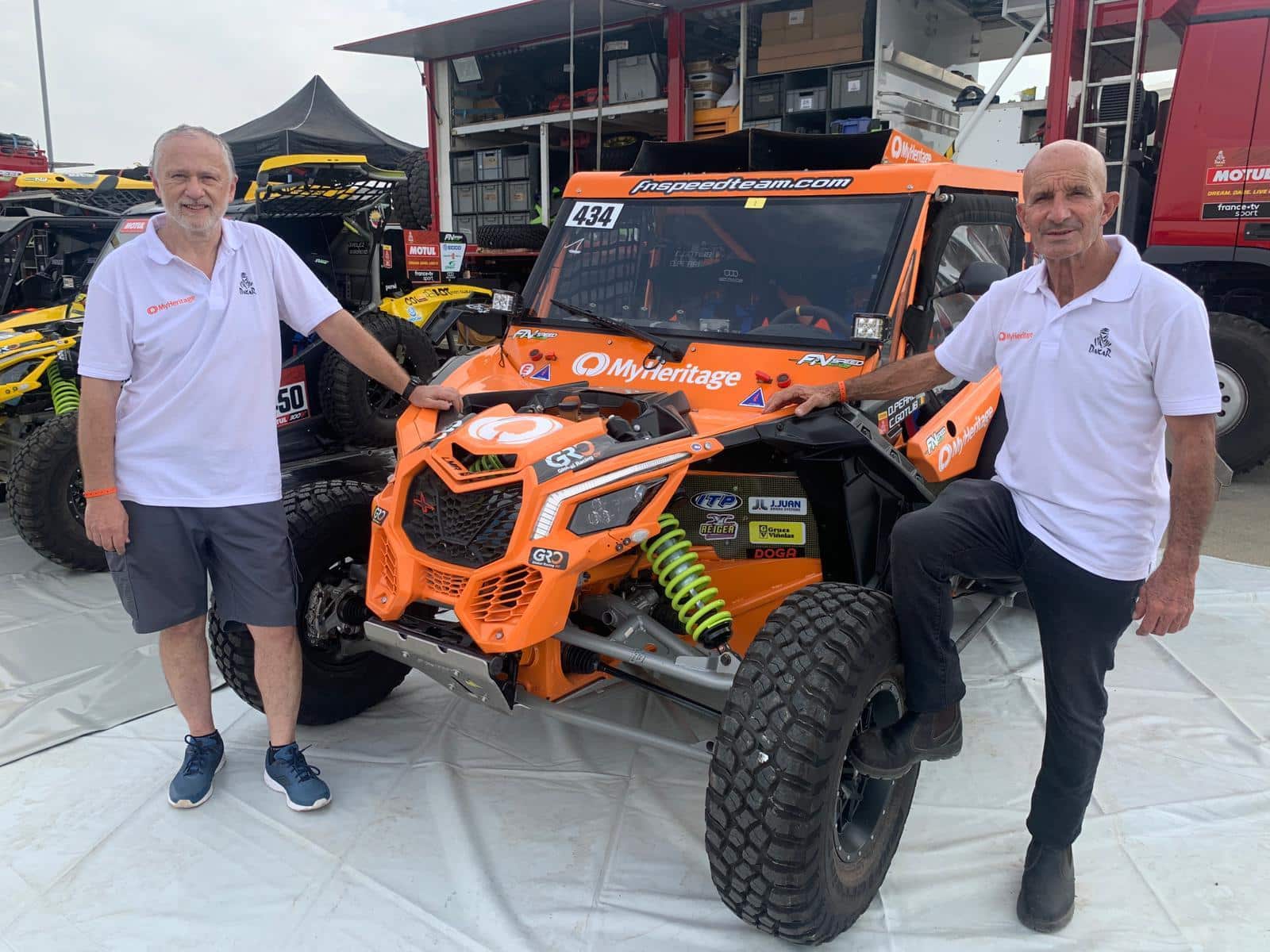 Co-driver Charly Gotlib (left) and driver Danny Pearl (right)