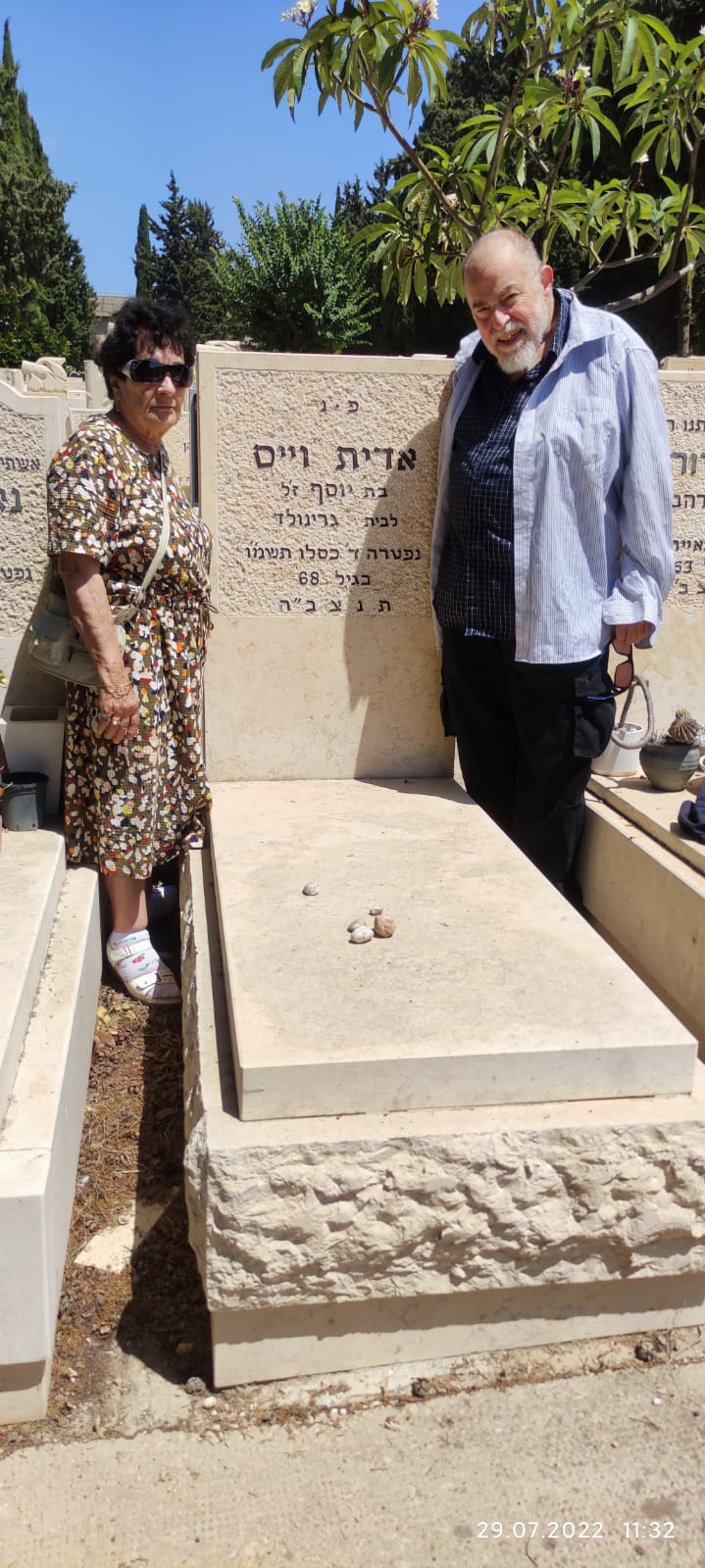 Yossi and Alice visit Edith’s grave