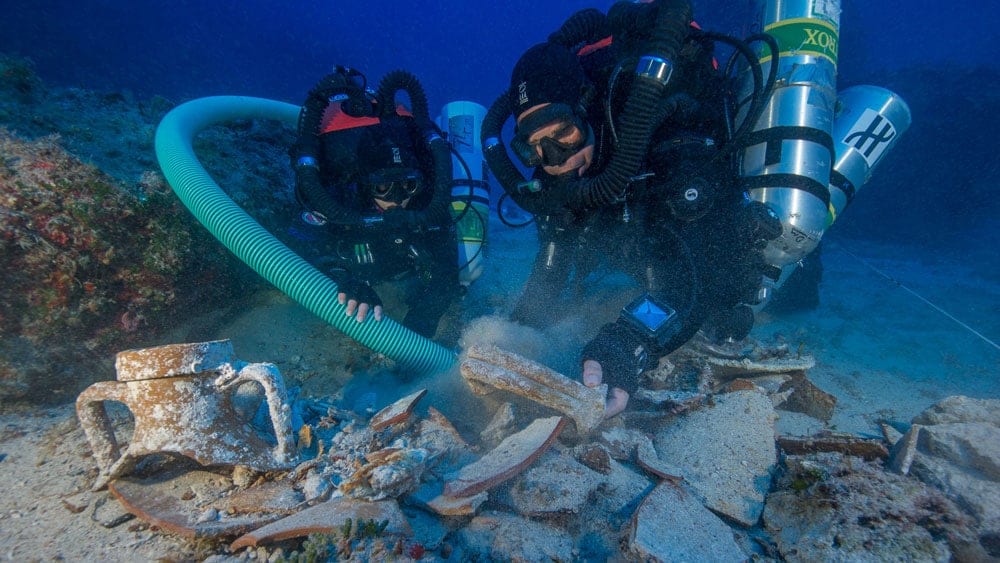 Uma equipe de pesquisa que explora o naufrágio Antikythera em 2012 (crédito www.whoi.edu)