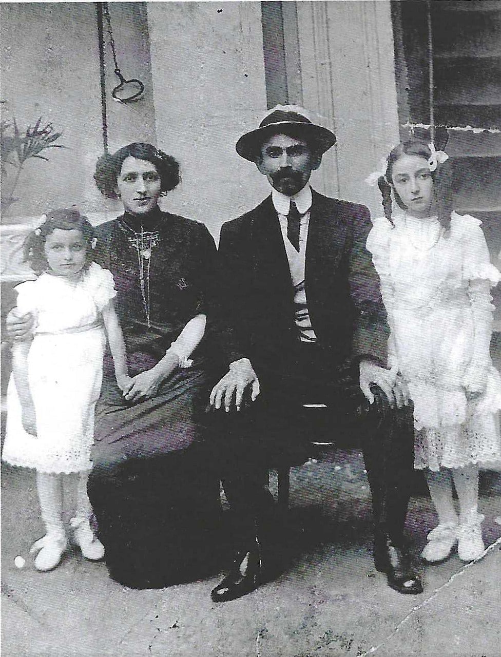 Joseph and Ottilia Tzigler with their daughters Anne and Jeannette, a few years after the photo of the Bois de Vincennes. Photo enhanced and colorized by MyHeritage