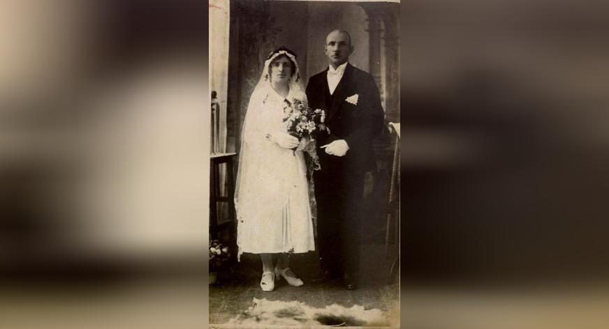 Competition: The oldest wedding photo?
