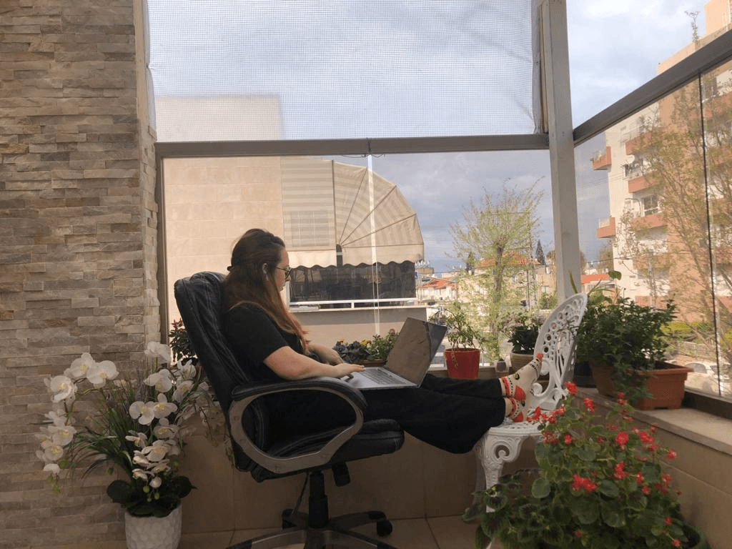 Nouveau poste de travail sur balcon. Anastasiya Kart, designer
