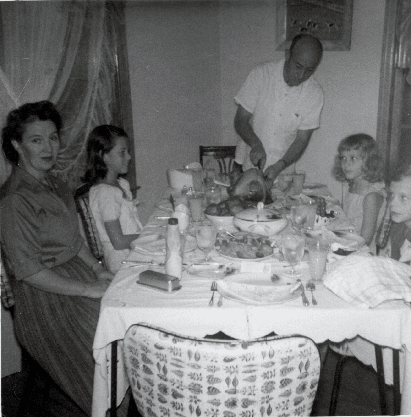 Pella Leitner as a child with her family (second from the left)
