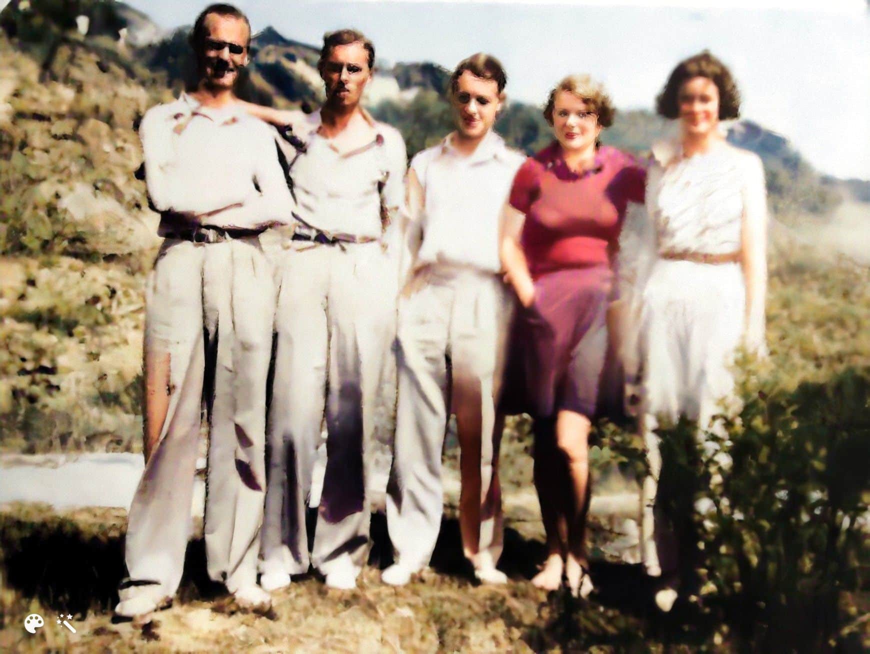Verna Harman, Gerard “Hitch” Harman, John Victor Robinson, Paula Harman (ma mère) et Molly Robinson. Photo améliorée par MyHeritage.