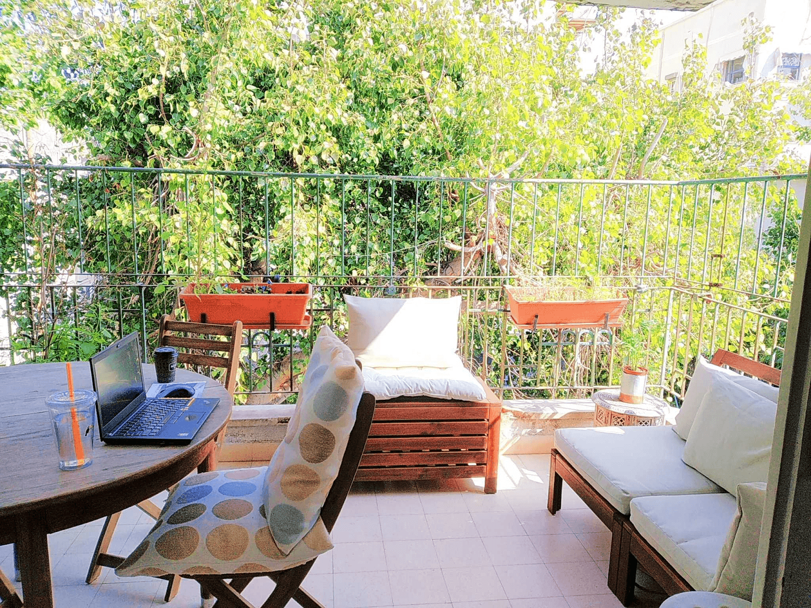 Mon petit balcon vert. Sivan Lustig, Spécialiste des Relations Humaines