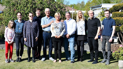 Steve (4th from right) and daughter Babs (2nd from left) with cousins and their families in Frederikssund, Denmark.