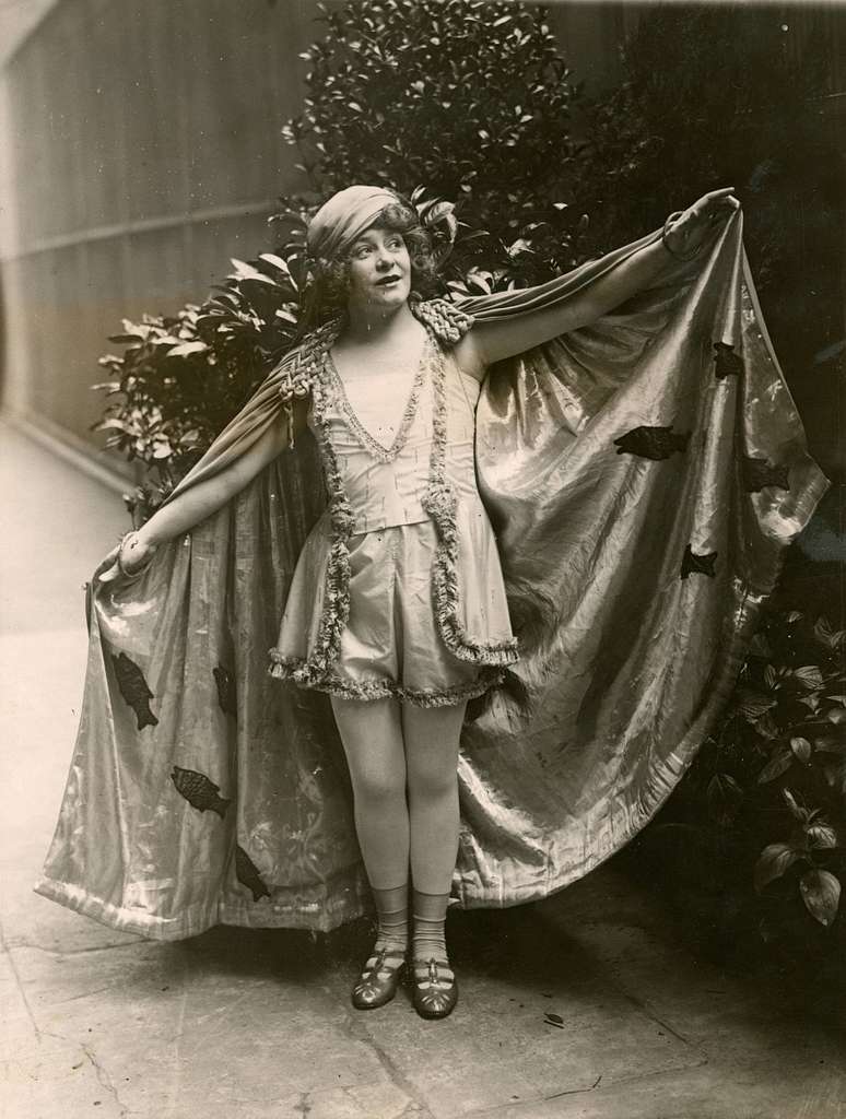 Vaudeville headliner Irene Franklin appearing in a 'Bathing Girl of 1922' costume, in support of the flapper style of dress. Photo colorized and enhanced by MyHeritage